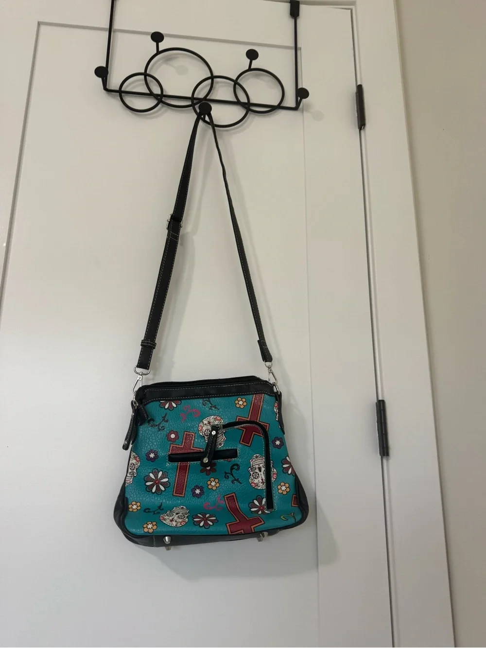 Sugar Skull turquoise cross body purse, lots of hidden Storage room and pockets
